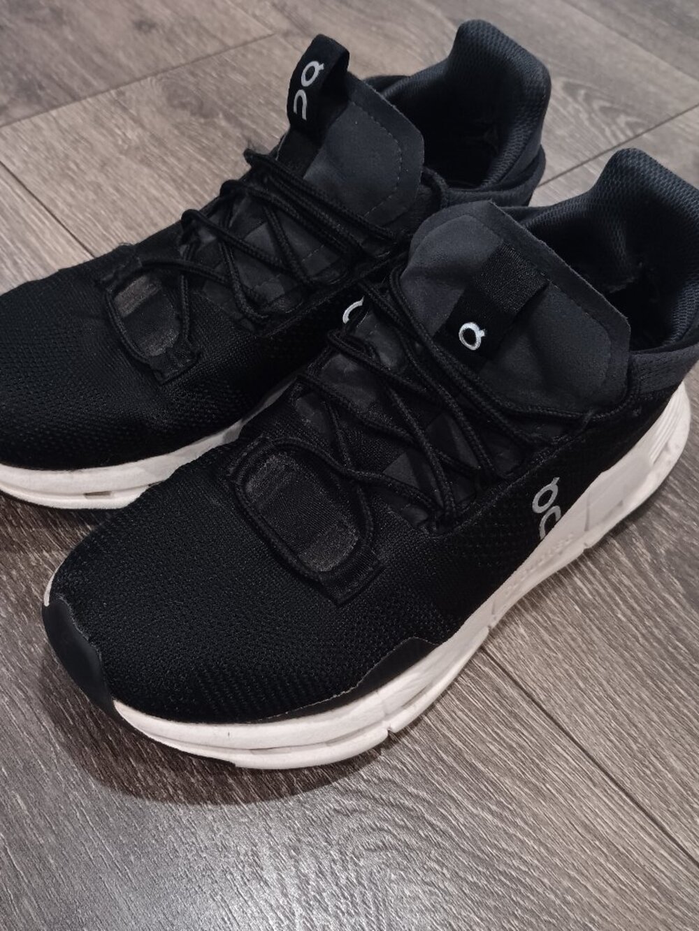 On running cloudnova sneakers / black / womans size 7
